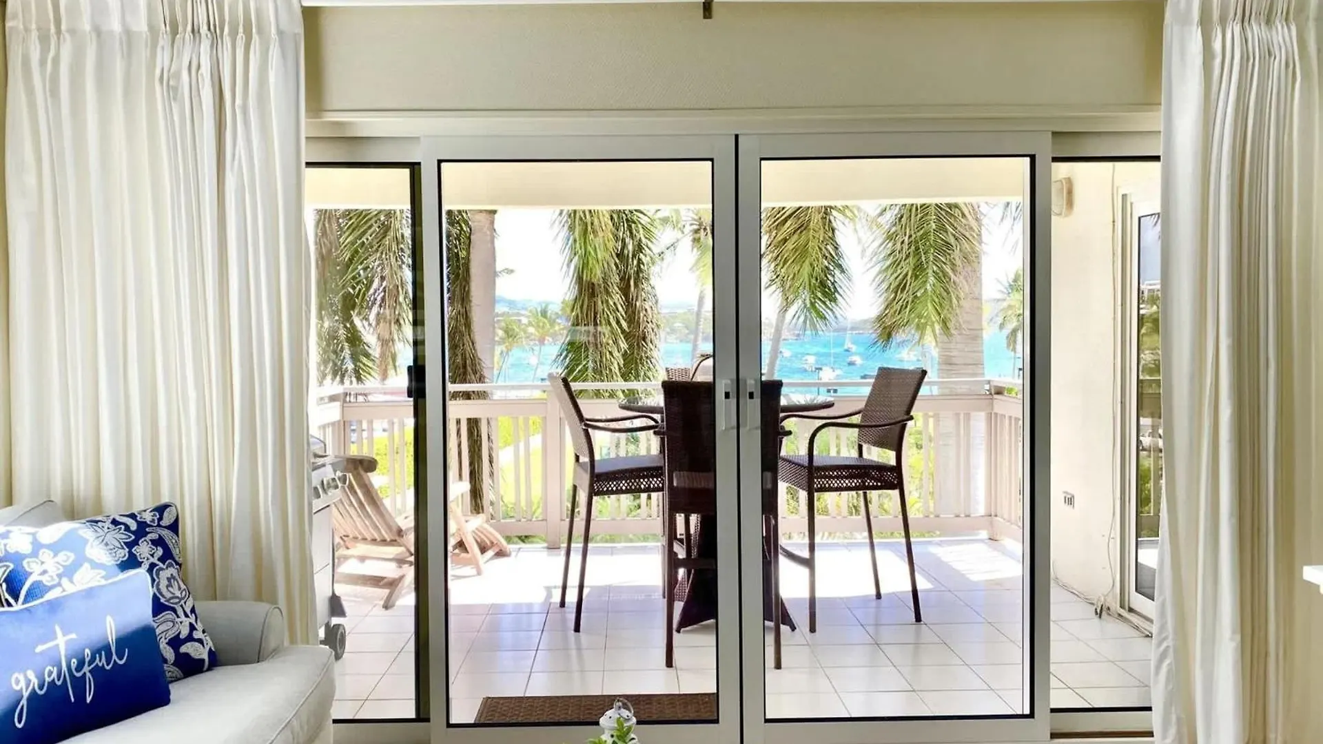 Loft With Ocean Views Walk To Beach Назарет